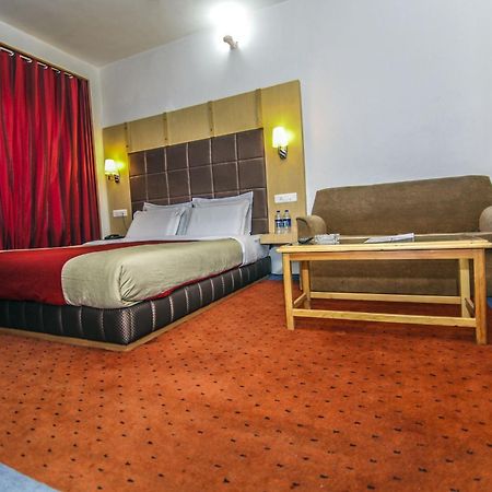 Holiday Plaza Hotel Srinagar  Exterior photo